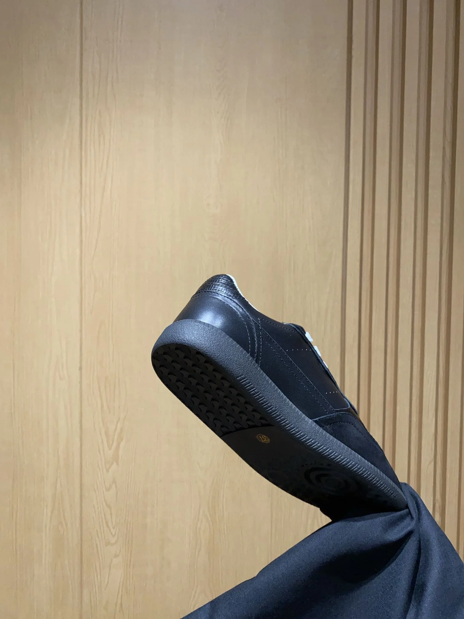 Lightweight Alohas Shoes 8450