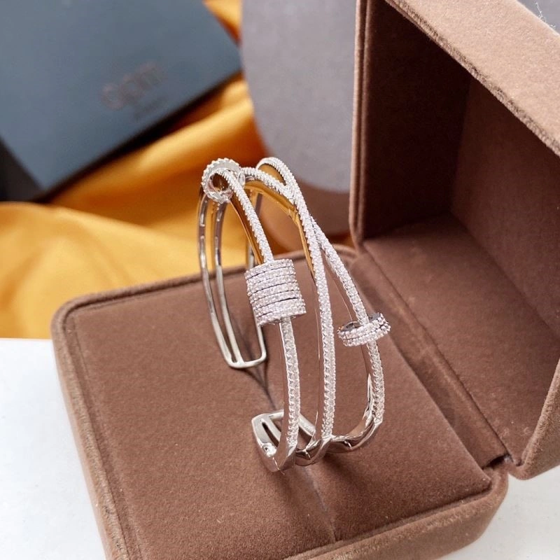 Soft Apm Bracelets 215050