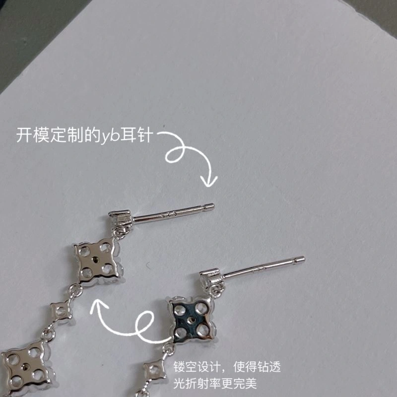 Apm Earrings Practical 215386