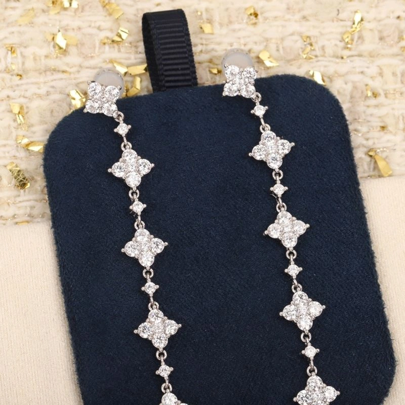 Breathable Apm Earrings 215348