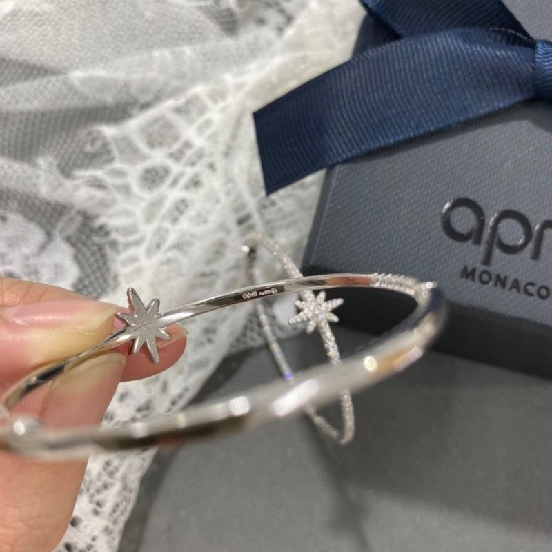Apm Earrings Lightweight 215231