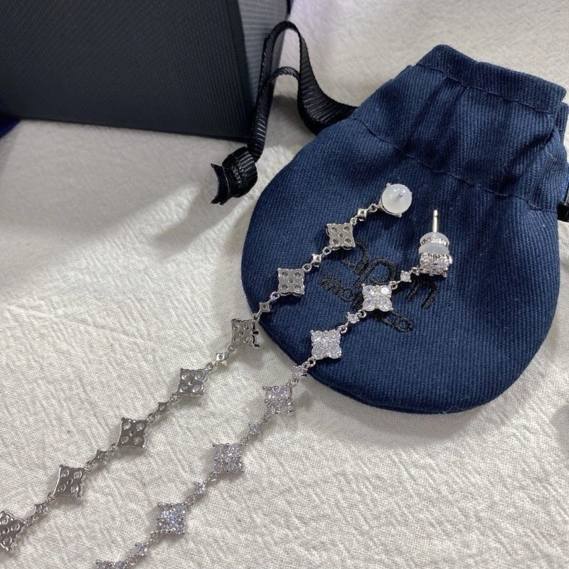 Apm Earrings Attractive 215014