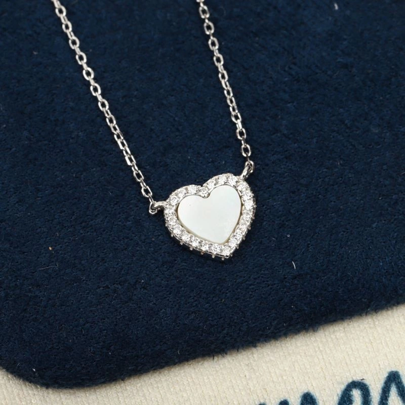 Apm Necklaces Functional 215342