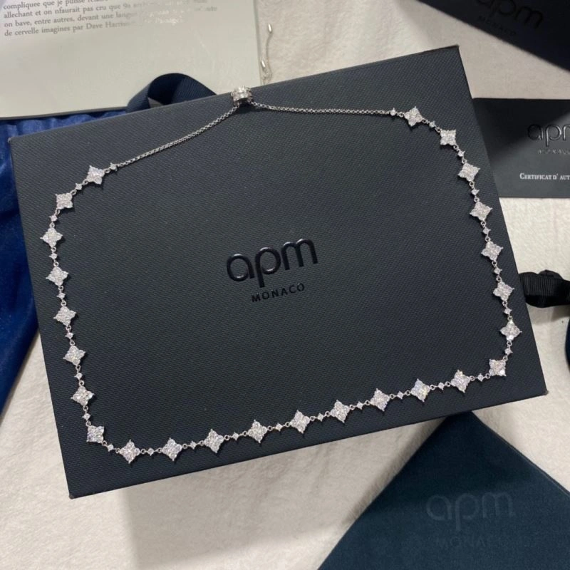 UrbanChic Apm Necklaces 215338