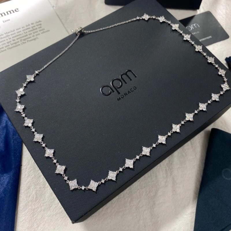 UrbanChic Apm Necklaces 215338