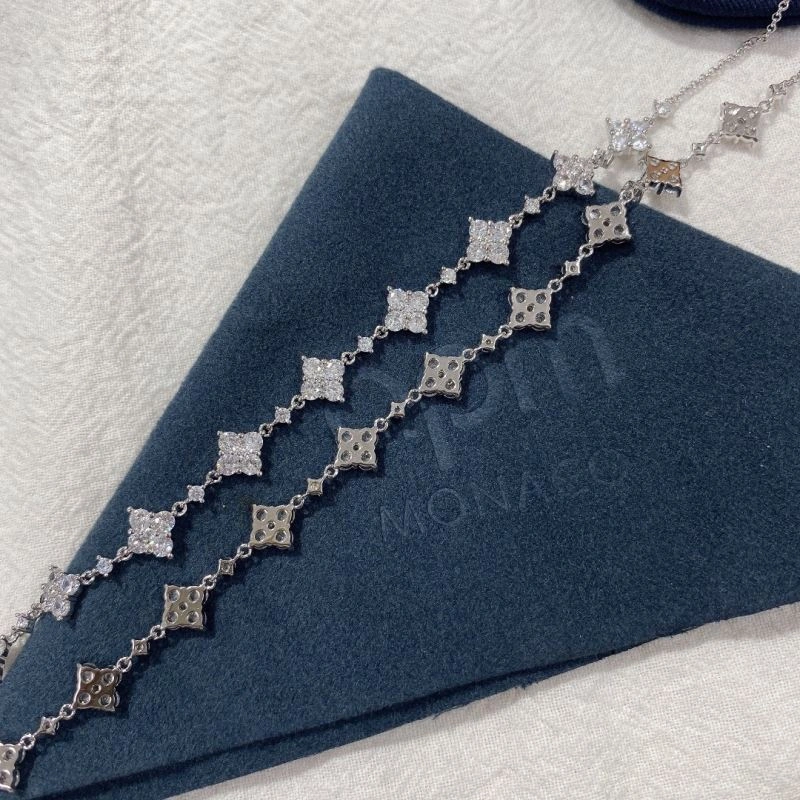UrbanChic Apm Necklaces 215338