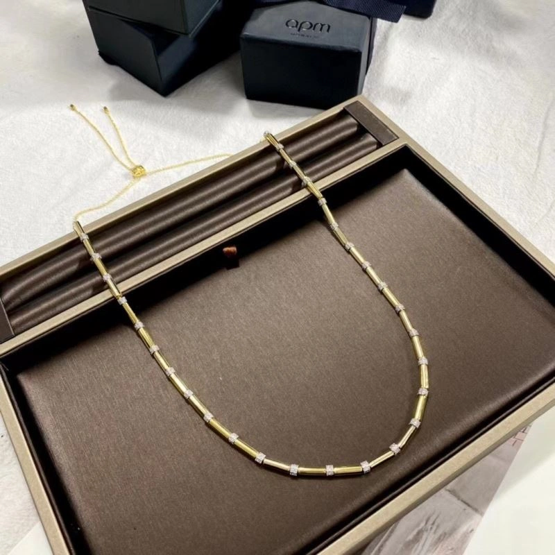 Sporty Apm Necklaces 215185