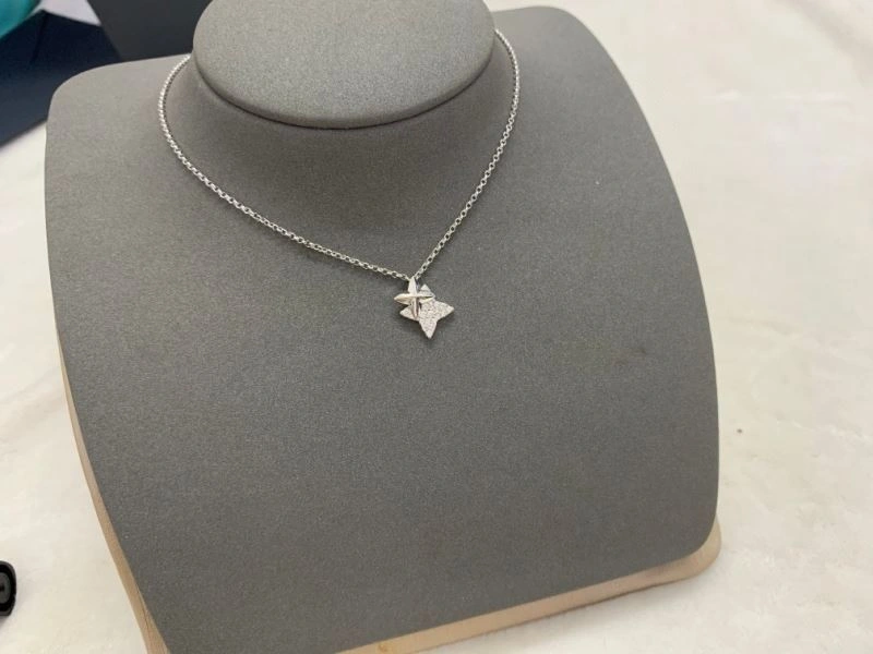 Apm Necklaces Tailored 215179
