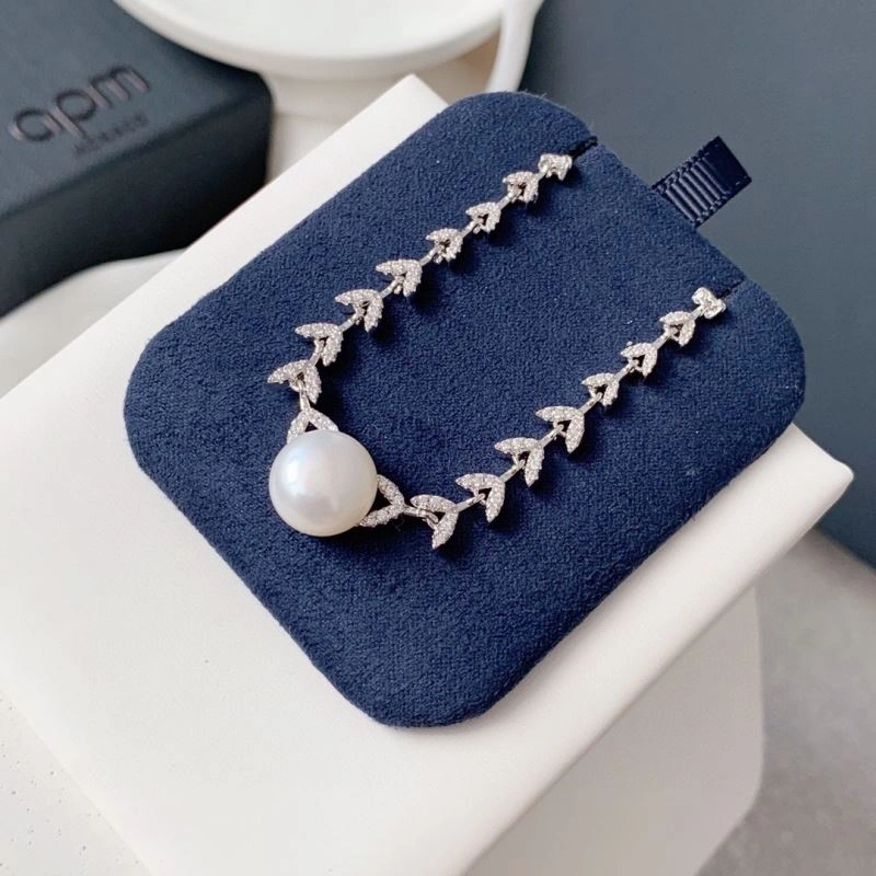Apm Necklaces Affordable 215167