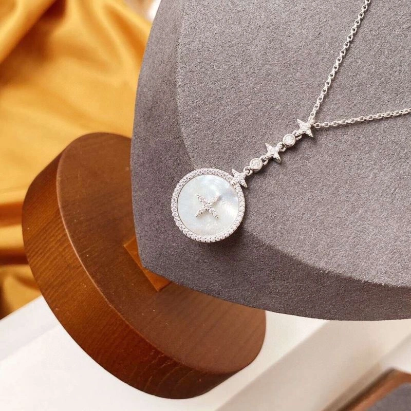 Apm Necklaces Lightweight 215160