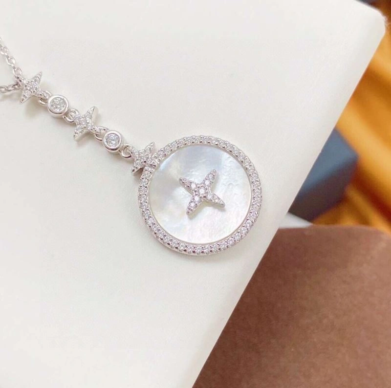 Apm Necklaces Lightweight 215160