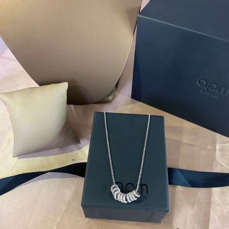 Apm Necklaces Lightweight 215159