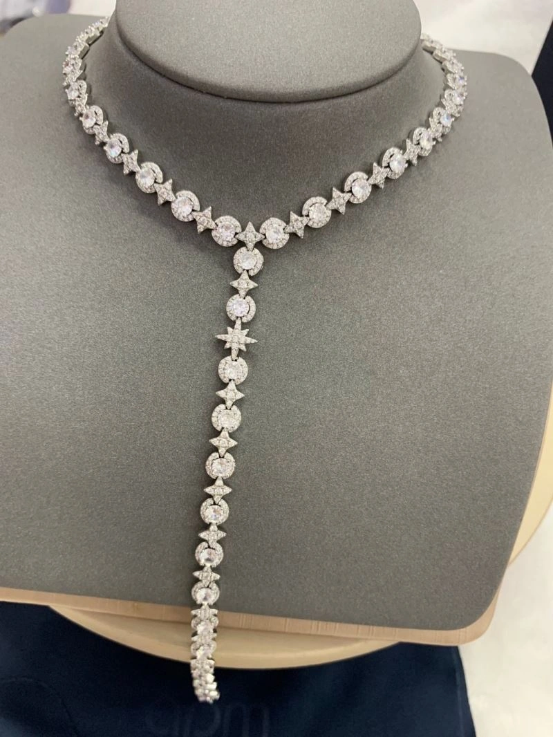 Versatile Apm Necklaces 215108