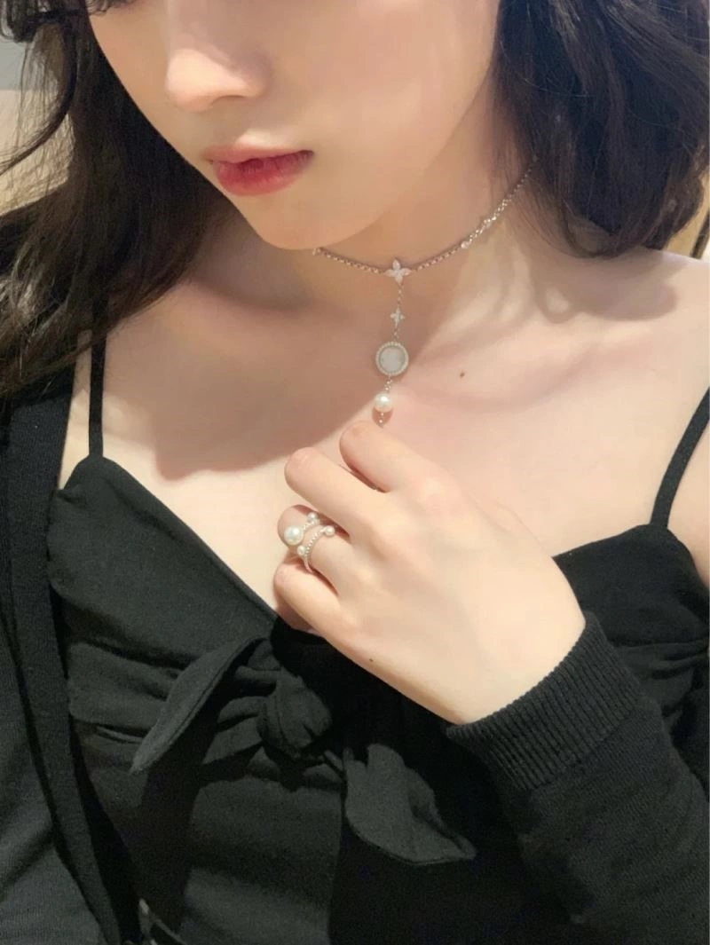 Apm Necklaces Lightweight 214993