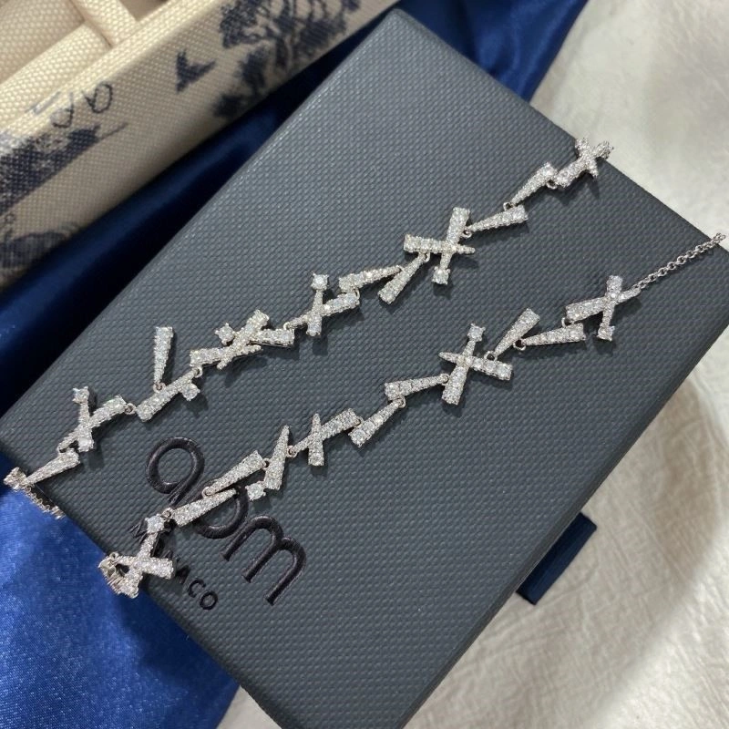 Neat Apm Necklaces 214982