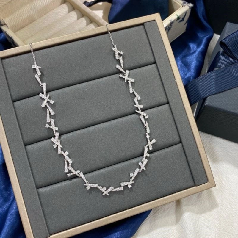 Neat Apm Necklaces 214982
