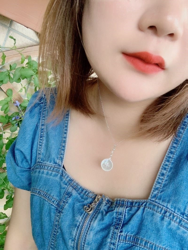 Apm Necklaces Attractive 214774