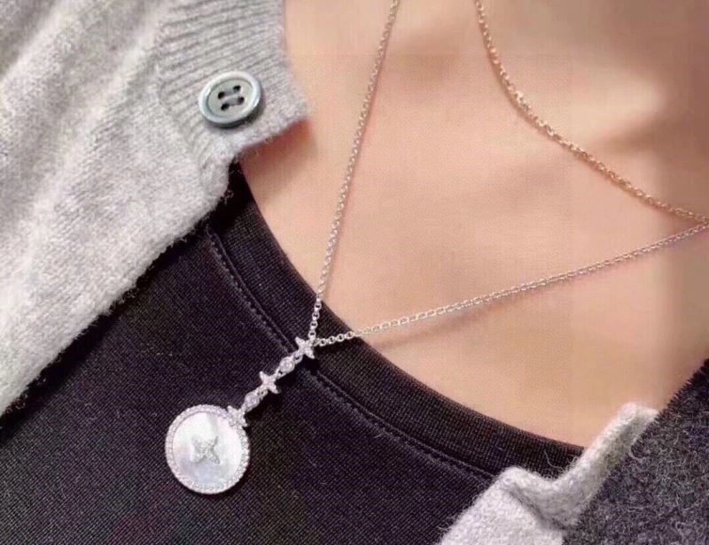 Stylish Apm Necklaces 214761