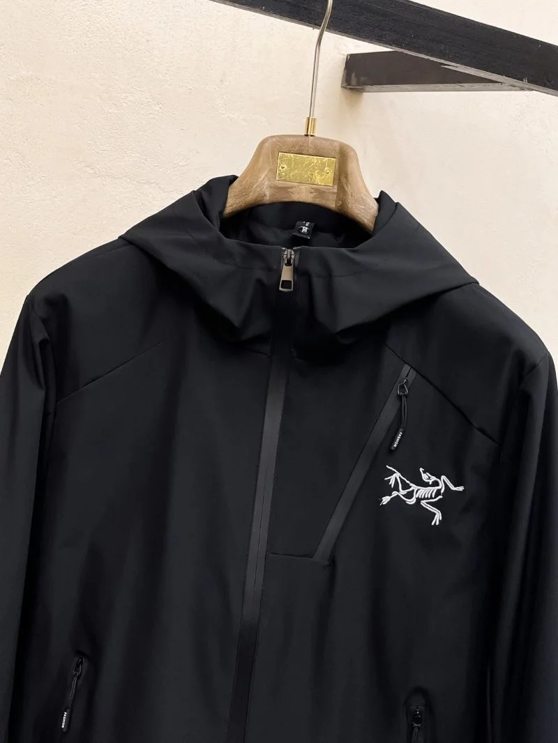 Minimalist Arcteryx Outwear 163308