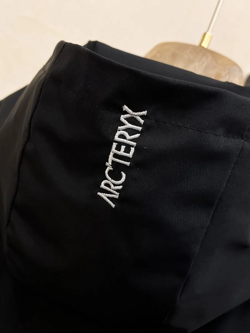 Minimalist Arcteryx Outwear 163308