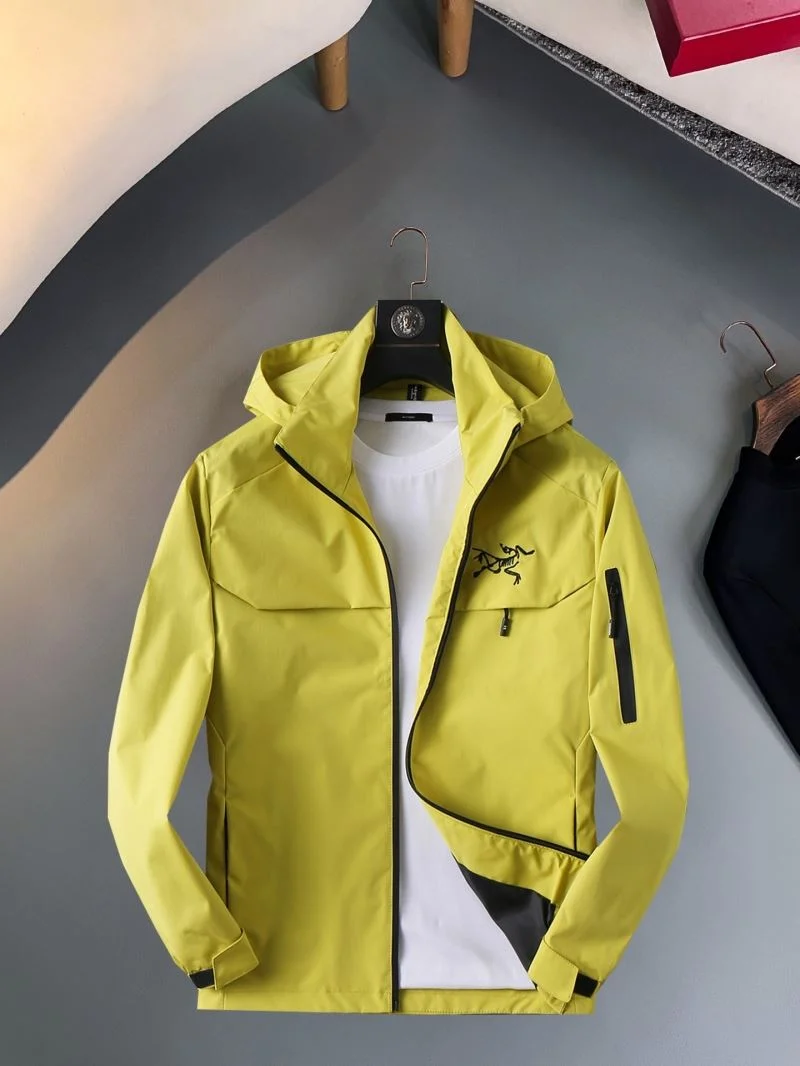 Arcteryx Outwear Snug 163305