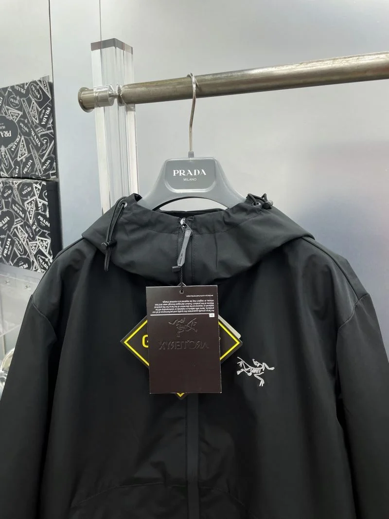 Arcteryx Outwear MoistureWicking 163235