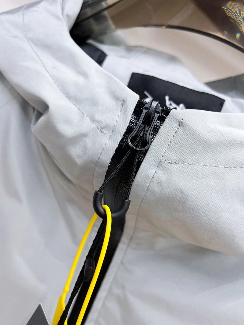 Sporty Arcteryx Outwear 162185