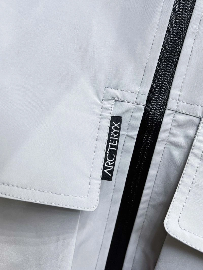 Sporty Arcteryx Outwear 162185