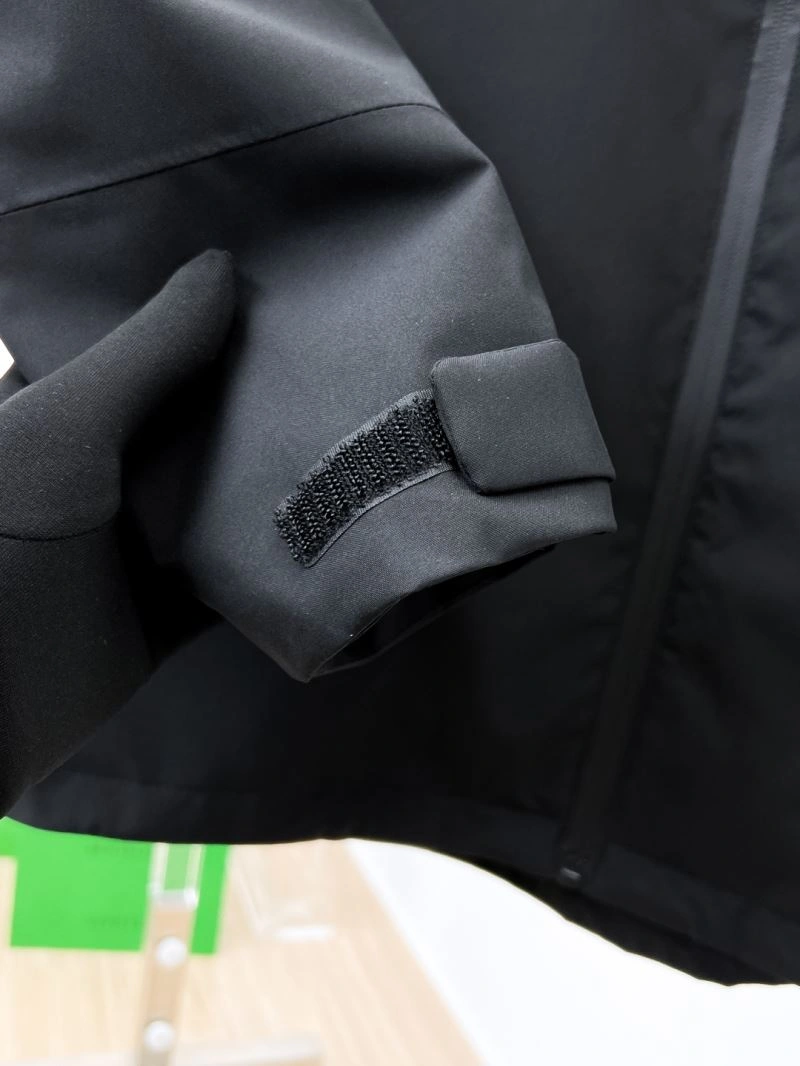 Snug Arcteryx Outwear 162159