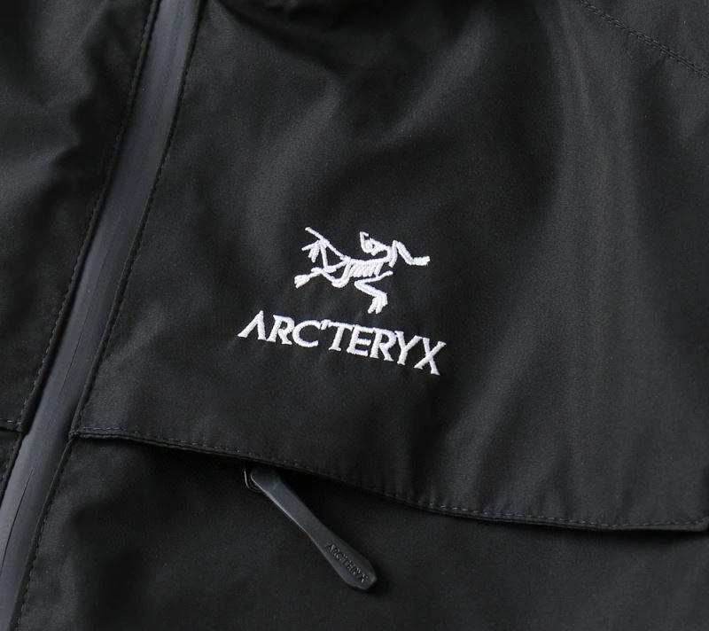 Lightweight Arcteryx Outwear 162136