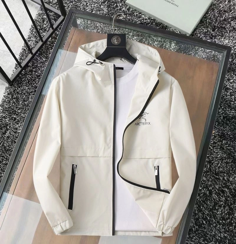 Neat Arcteryx Outwear 162132