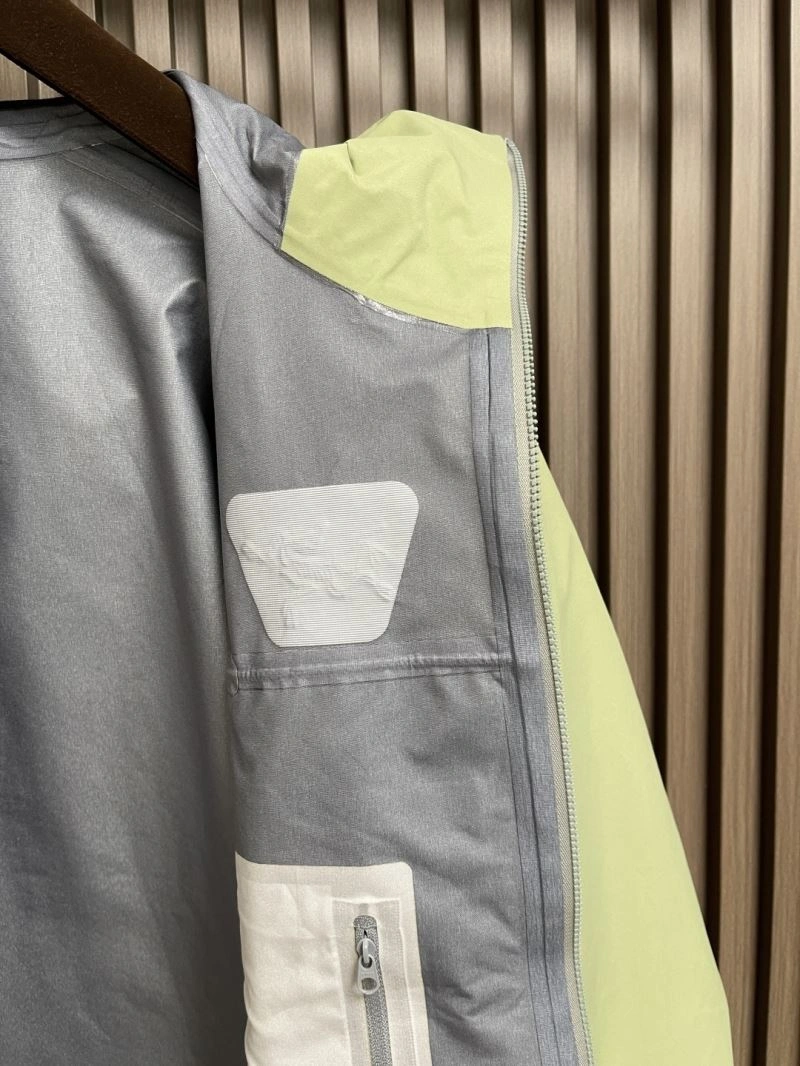 Arcteryx Outwear Seasonal 161156