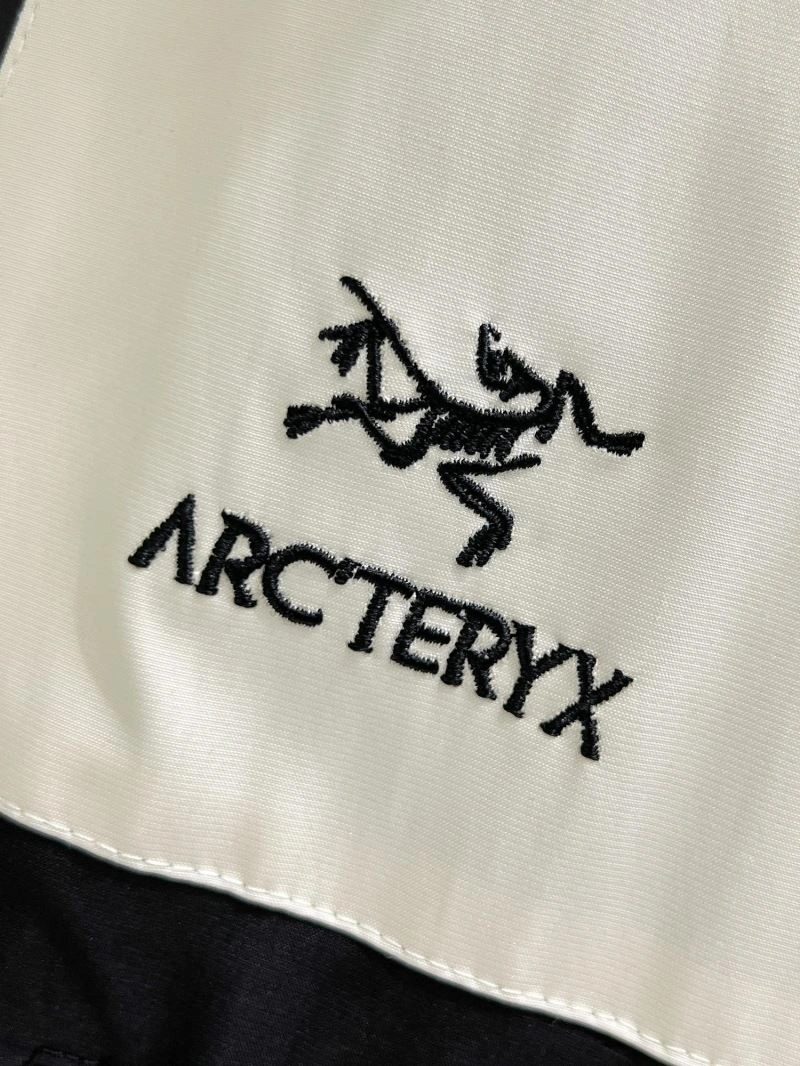 Arcteryx Outwear Contemporary 159856