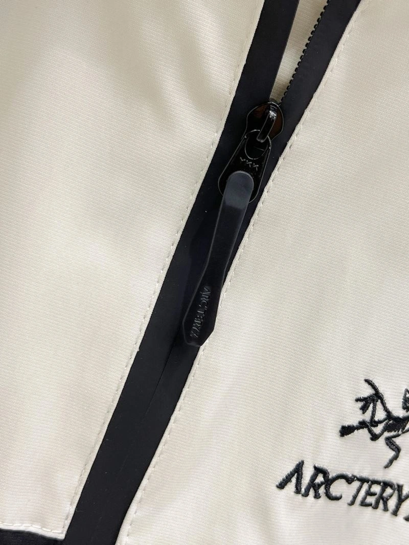 Arcteryx Outwear Contemporary 159856