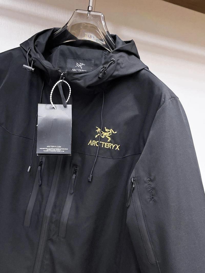 Arcteryx Outwear Breathable 159817