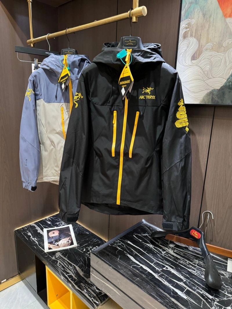 Sleek Arcteryx Outwear 158838