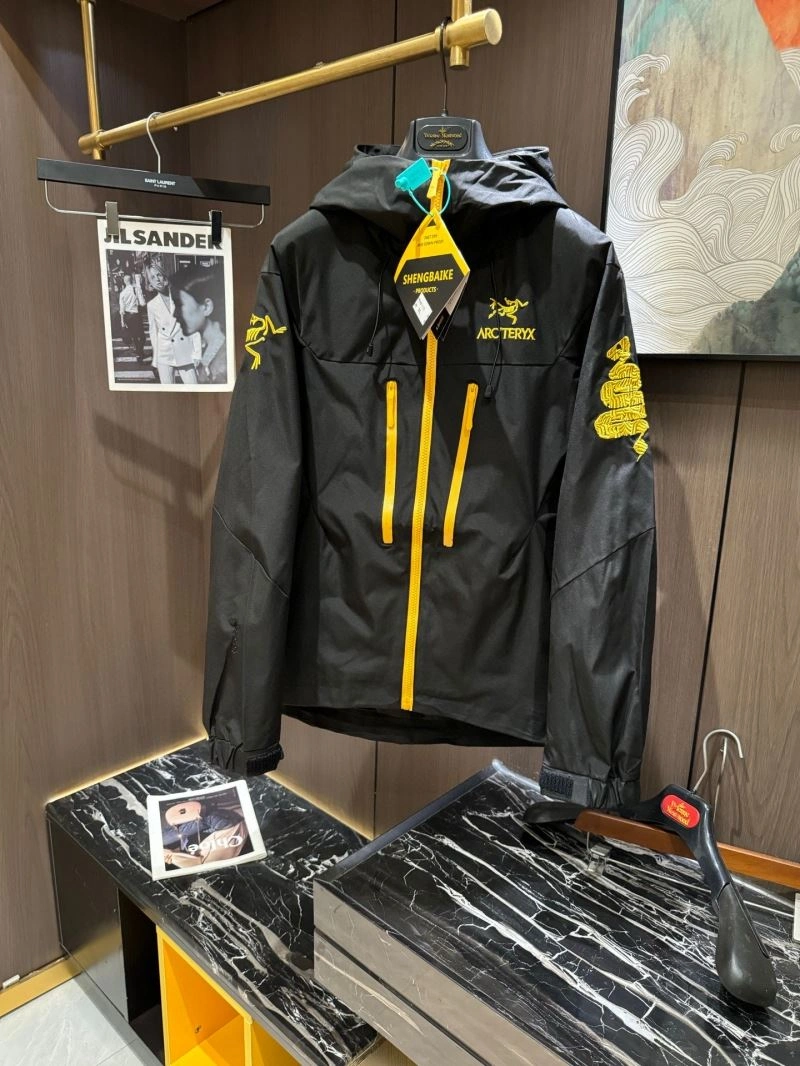 Sleek Arcteryx Outwear 158838
