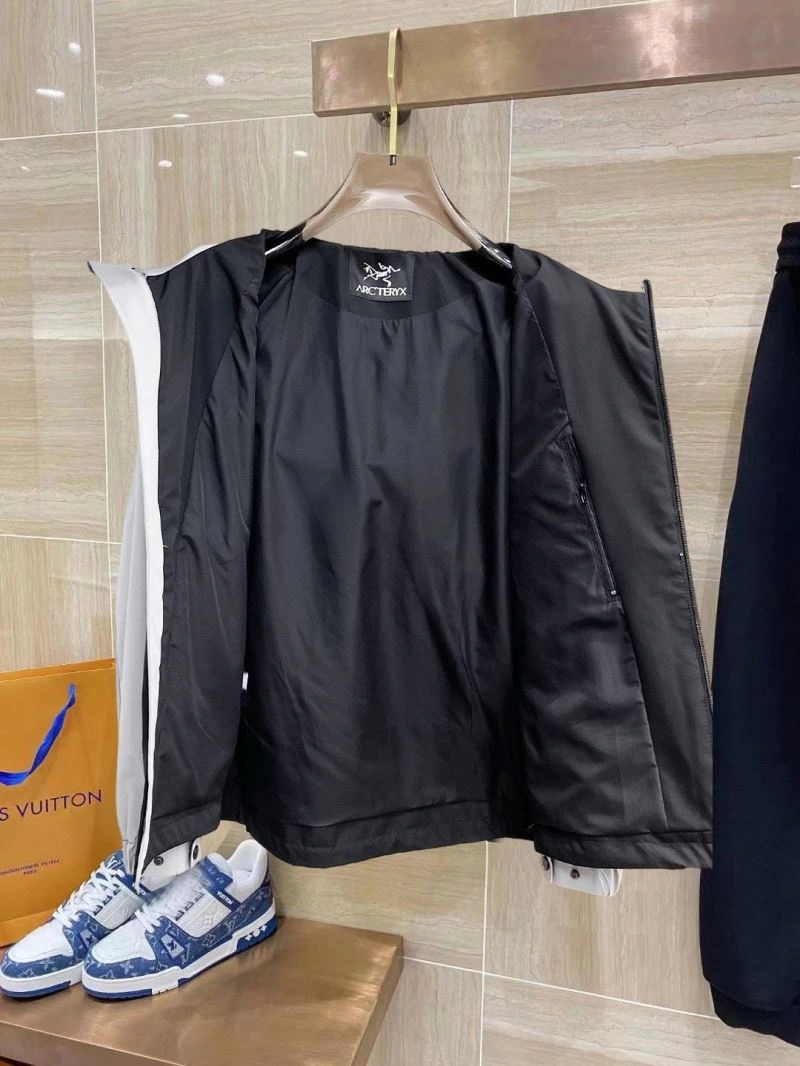 Arcteryx Outwear Supportive 158807