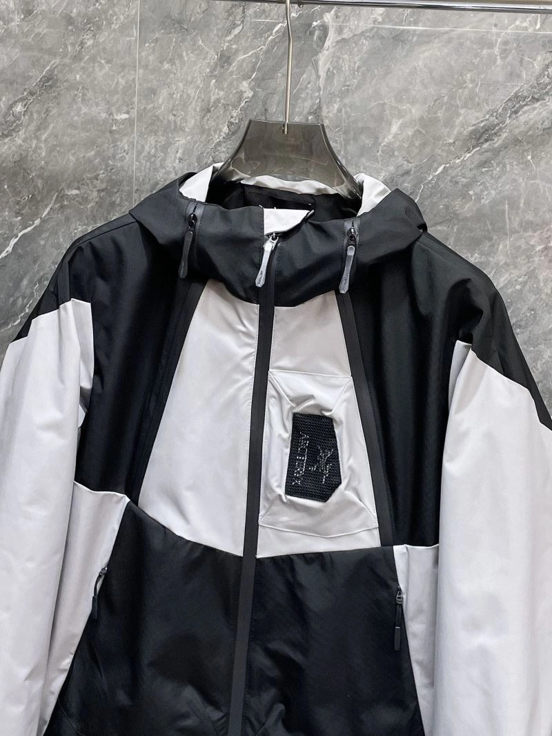 Arcteryx Outwear Supportive 158807