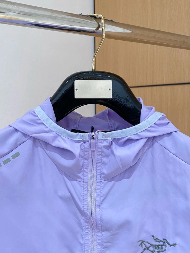 Minimalist Arcteryx Sunscreen Jacket 161143