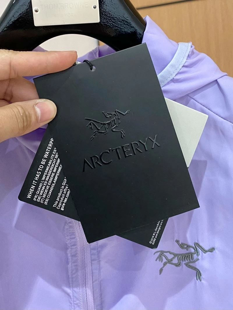 Minimalist Arcteryx Sunscreen Jacket 161143