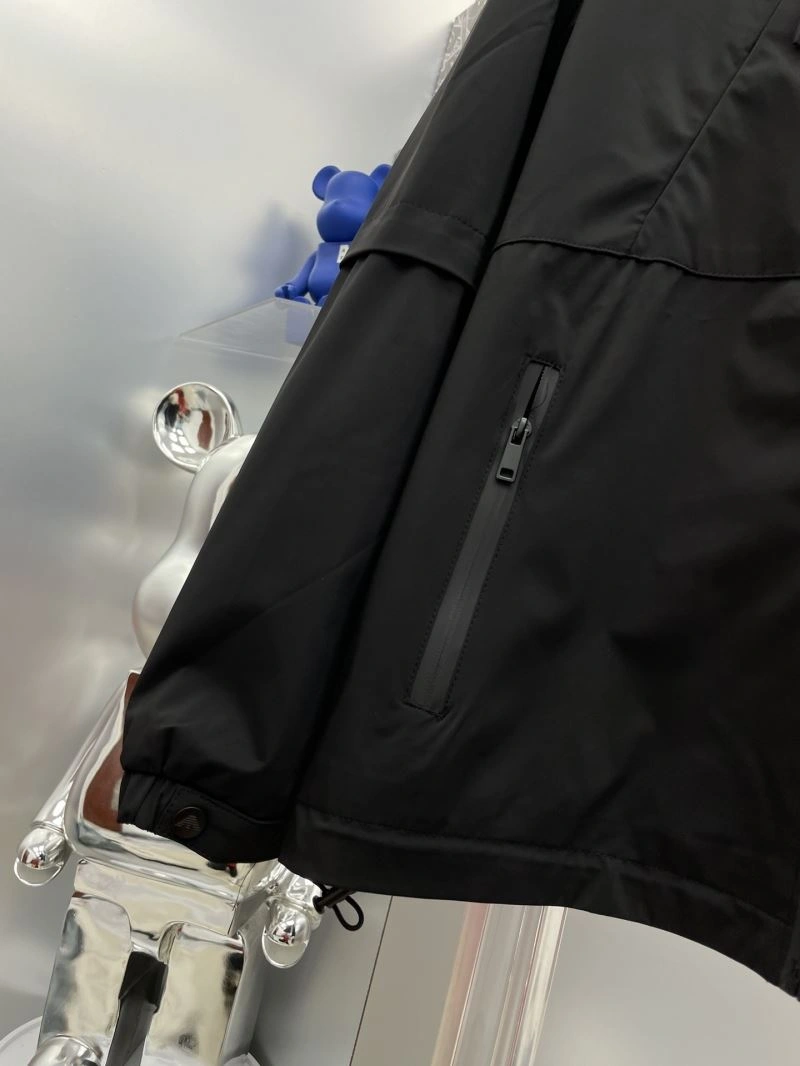 Breathable Armani Outwear 96110