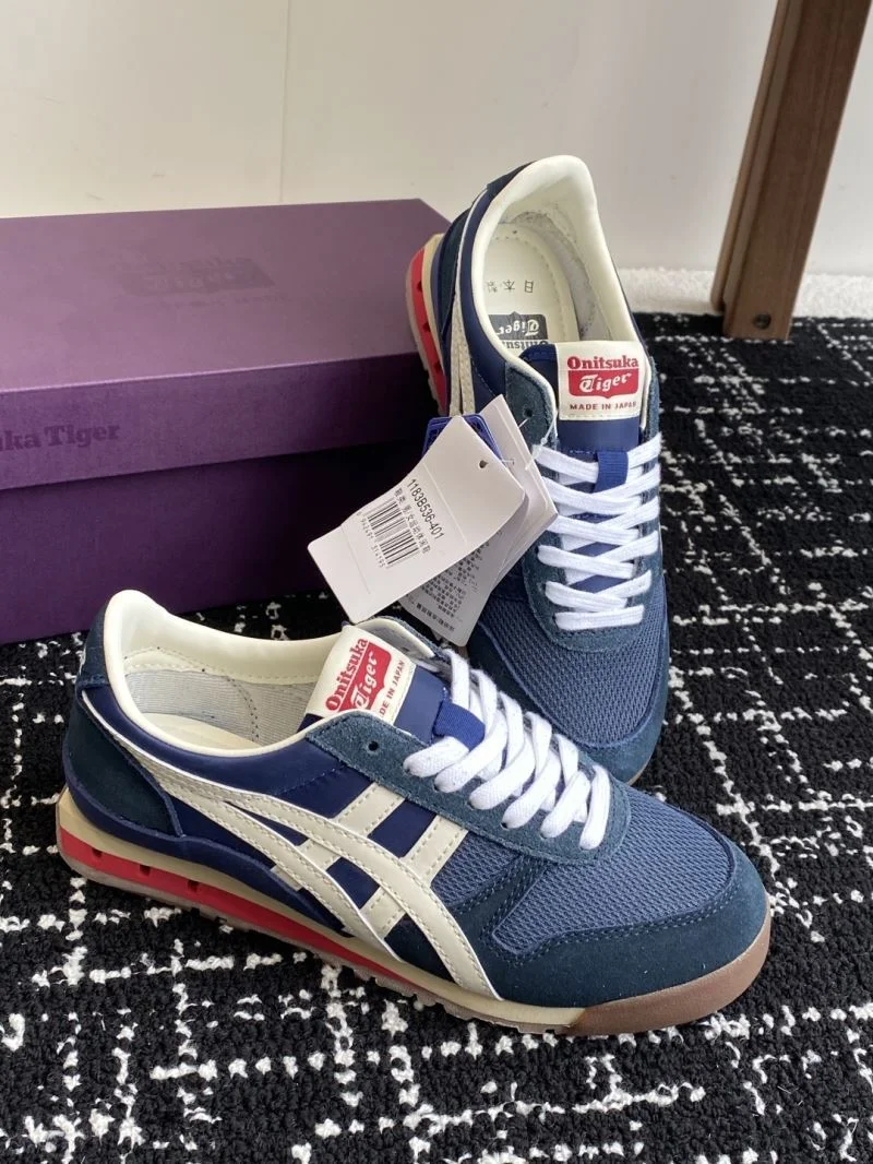 Snug Asics Shoes 6860