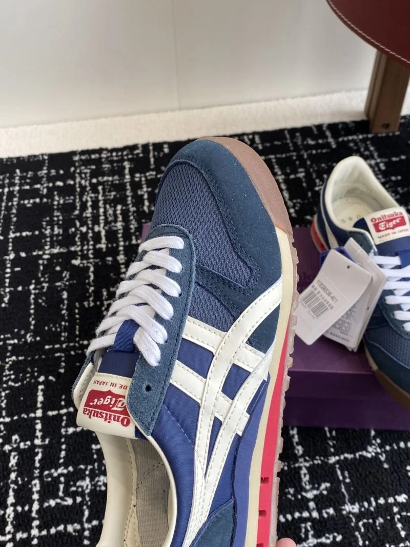 Snug Asics Shoes 6860