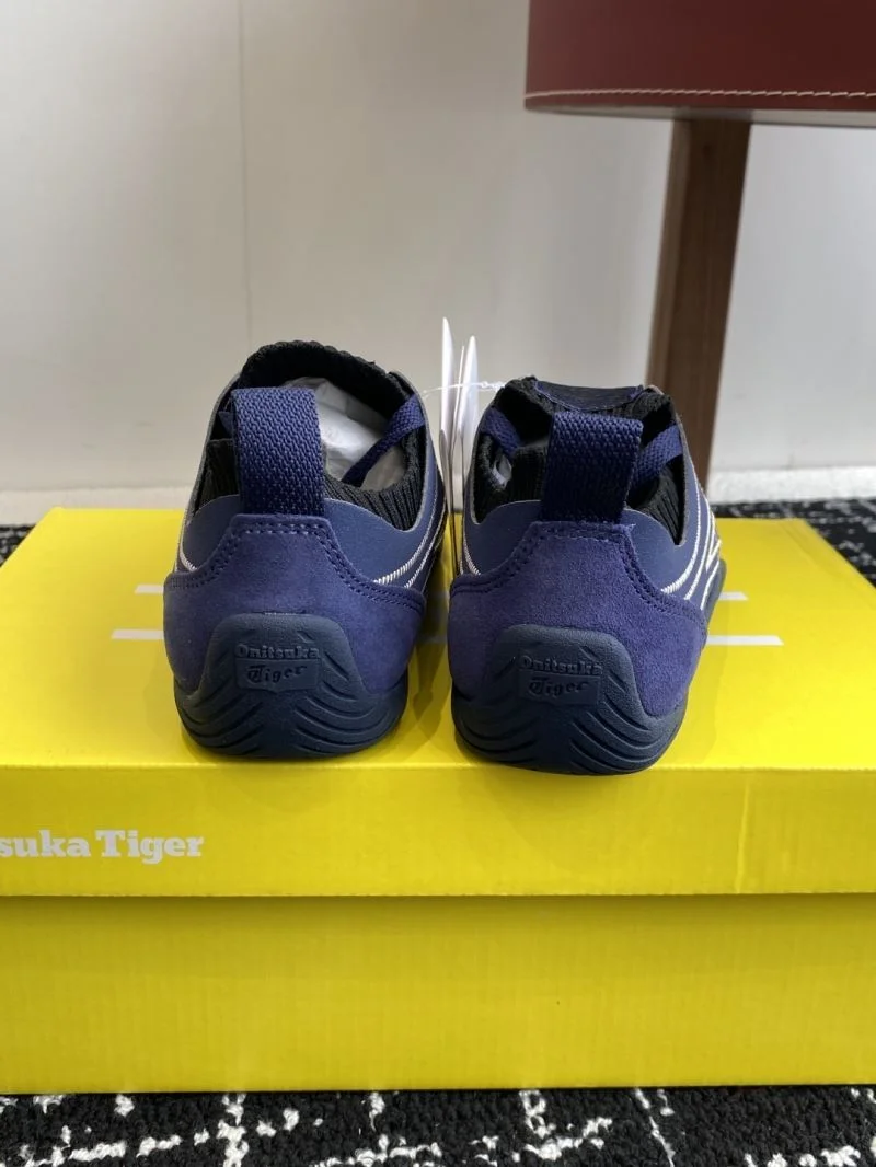 Supportive Asics Shoes 6872