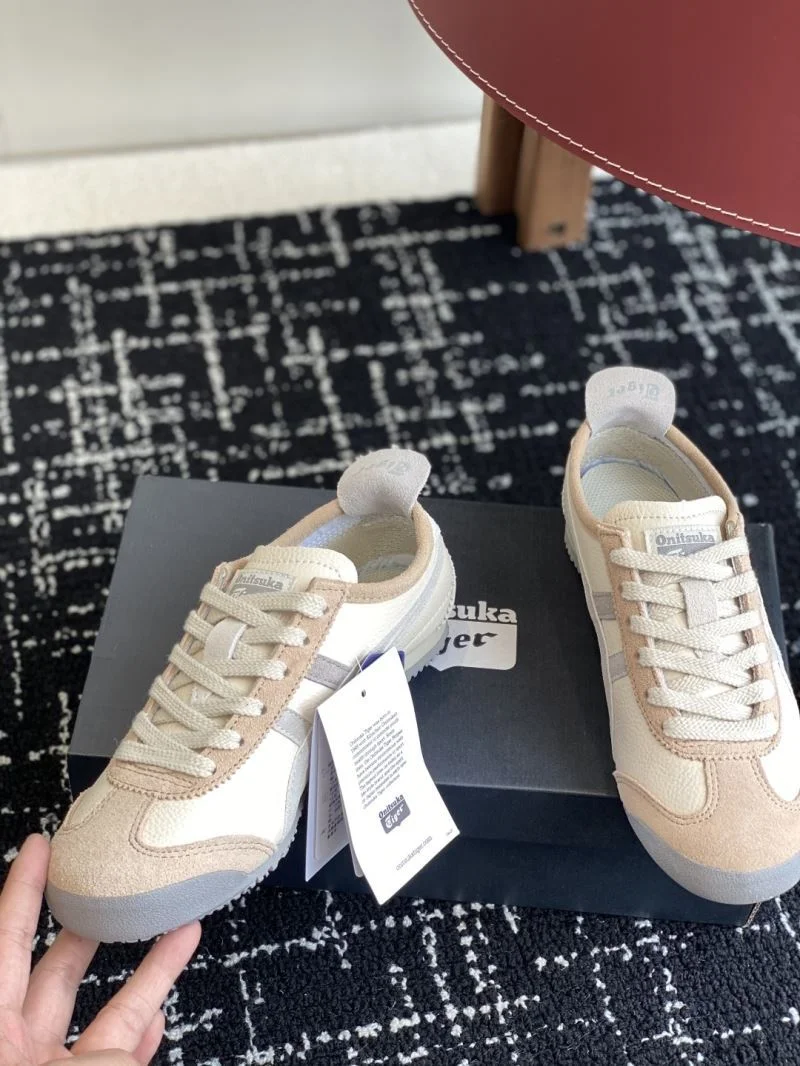 Trendy Asics Shoes 6854