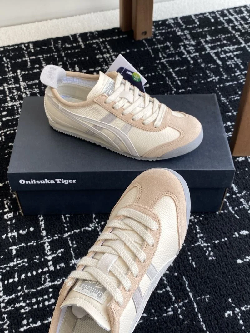 Trendy Asics Shoes 6854