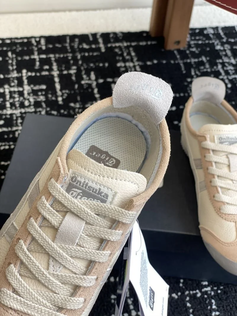 Trendy Asics Shoes 6854