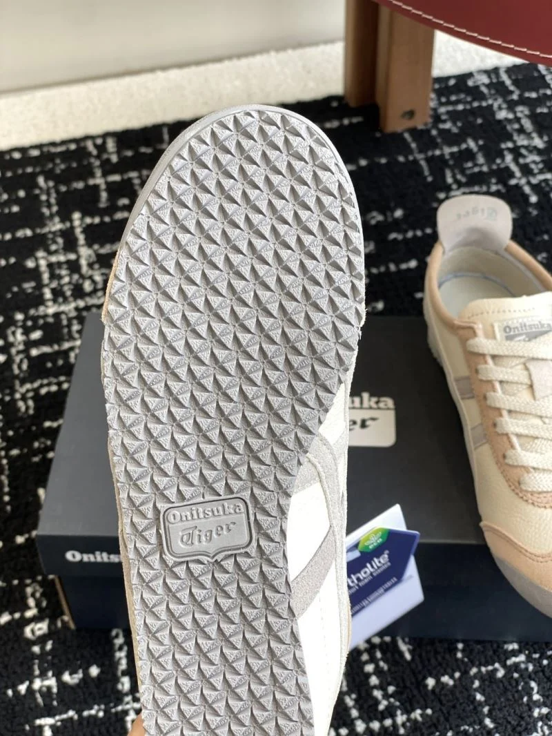 Trendy Asics Shoes 6854