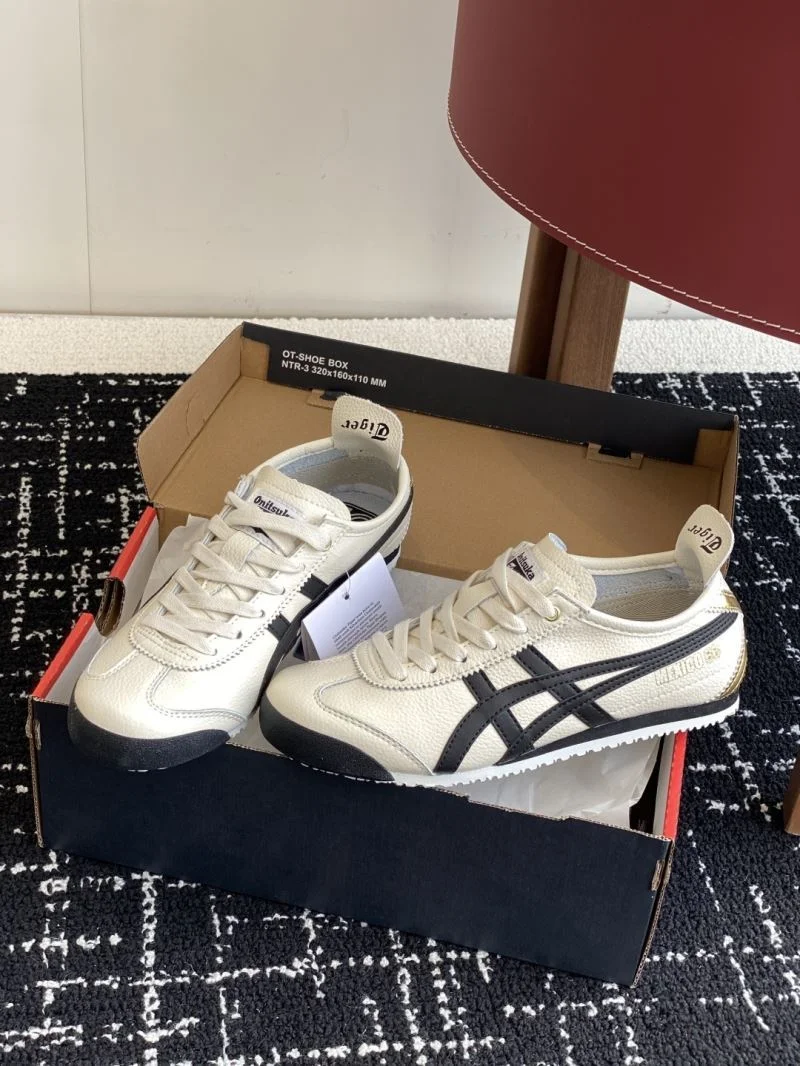 Seasonal Asics Shoes 6844